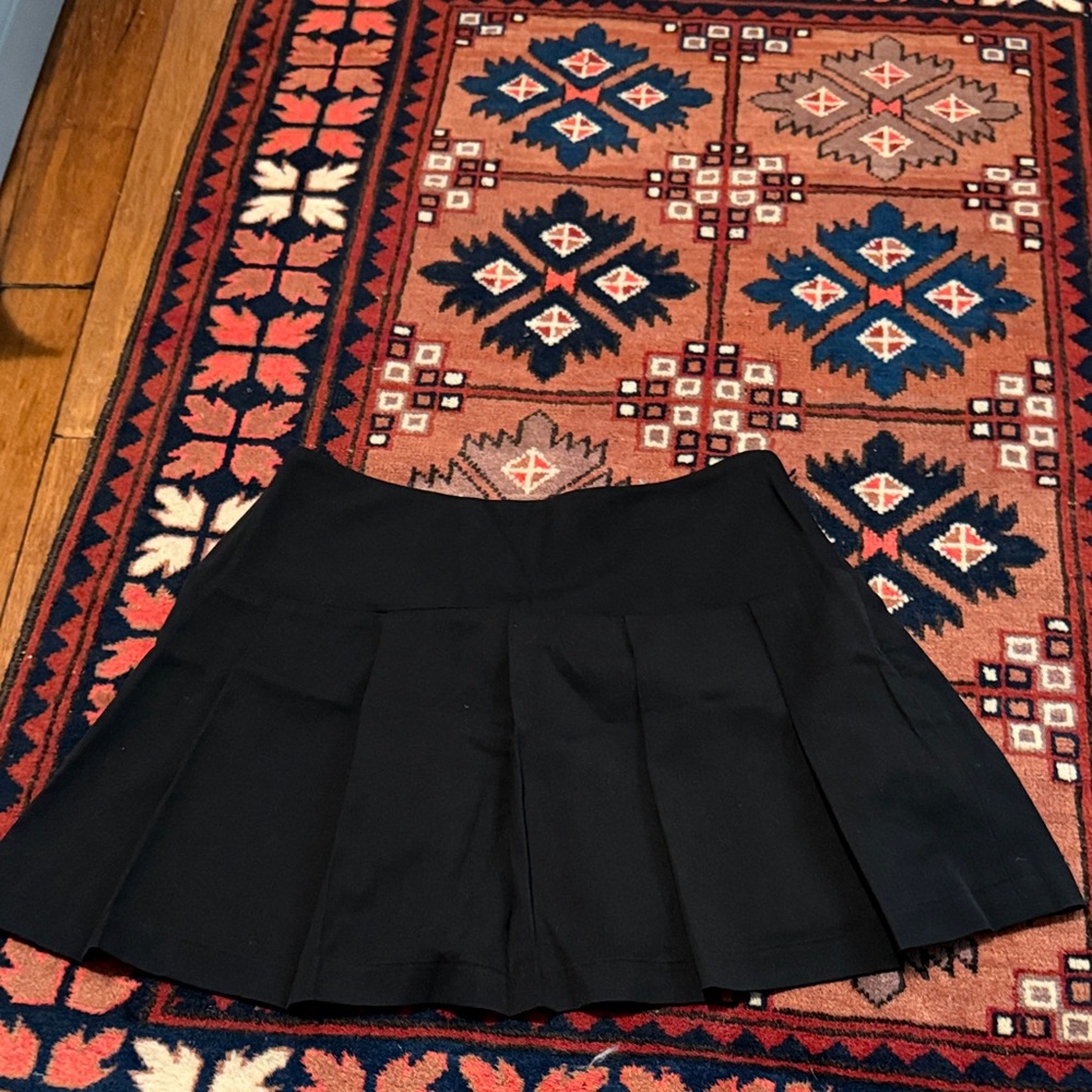 H&M Black Pleated Mini Skirt